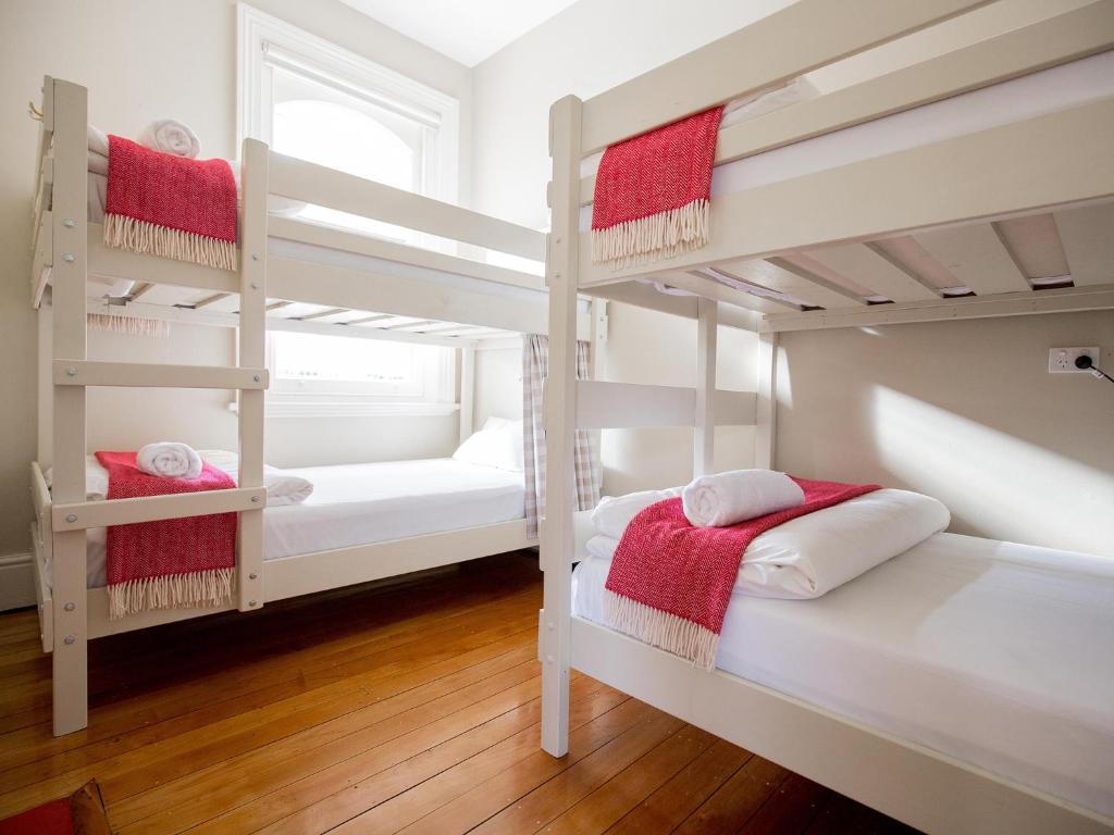female-dorm-bunk-hostel-hobart-